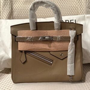 The Vault Label - Tan Leather Handbag